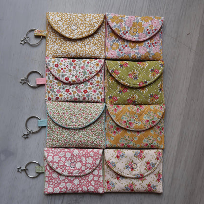 Fits airpods pro/airpods pro 2 & 3
Handmade quilted airpods case with a star charm. Made with high quality 100% cotton fabric from&nbsp;Tilda Creating Memories Spring Collection!
Includes a key ring so you can attach it to whatever you want, &amp; make bringing your headphones with you anywhere easier! *airpods not included*