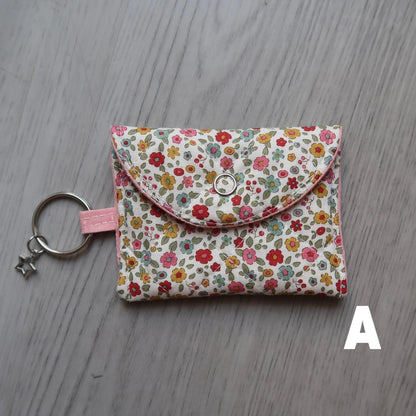 Fits airpods pro/airpods pro 2 & 3
Handmade quilted airpods case with a star charm. Made with high quality 100% cotton fabric from&nbsp;Tilda Creating Memories Spring Collection!
Includes a key ring so you can attach it to whatever you want, &amp; make bringing your headphones with you anywhere easier! *airpods not included*