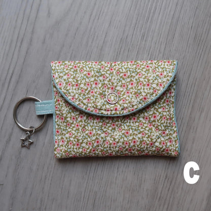 Fits airpods pro/airpods pro 2 & 3
Handmade quilted airpods case with a star charm. Made with high quality 100% cotton fabric from&nbsp;Tilda Creating Memories Spring Collection!
Includes a key ring so you can attach it to whatever you want, &amp; make bringing your headphones with you anywhere easier! *airpods not included*