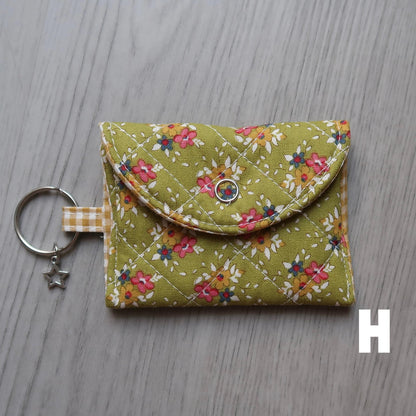 Fits airpods pro/airpods pro 2 & 3
Handmade quilted airpods case with a star charm. Made with high quality 100% cotton fabric from&nbsp;Tilda Creating Memories Spring Collection!
Includes a key ring so you can attach it to whatever you want, &amp; make bringing your headphones with you anywhere easier! *airpods not included*