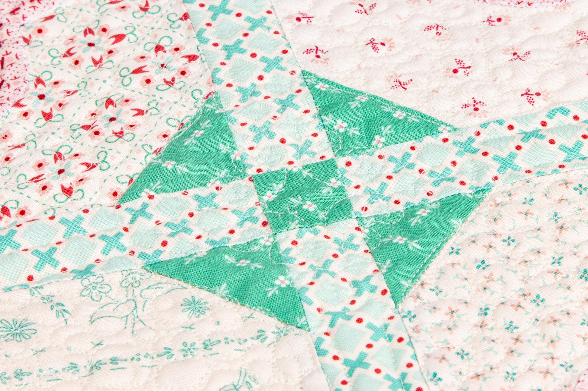 The Strawberry Crush Sew Along Quilt Kit includes the Strawberry Crush Sew Simple Shapes™ and fabric for quilt top and binding. Backing not included. Fabric featured is Berry & Sage by Lori Holt of Bee in my Bonnet. Pattern is also by Lori Holt. Finished size is 66 1/2" x 73 1/2". 
Kit comes in a strawberry-shaped box. Box size is approximately 13 1/2" x 11 3/4" x 3 1/4". 

The Sew Along Guide is included in the  kit but you can also go to Lori Holt's blog A Bee in my Bonnet.